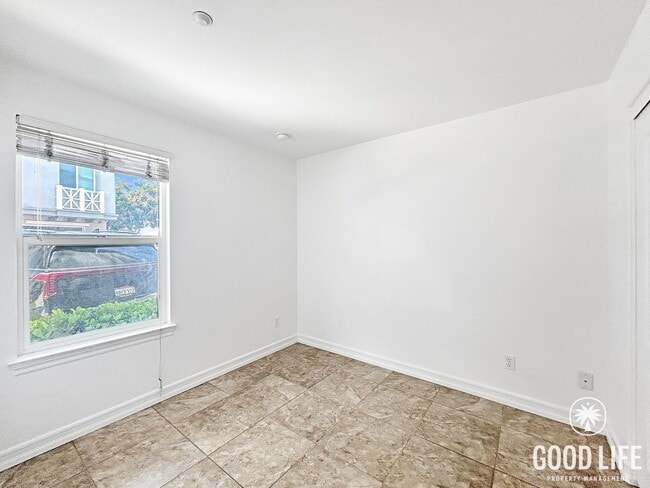 Building Photo - Beautiful 3BD/3BA w/ A/C, In-Unit Laundry, and 2-Car Garage in Bay Park!