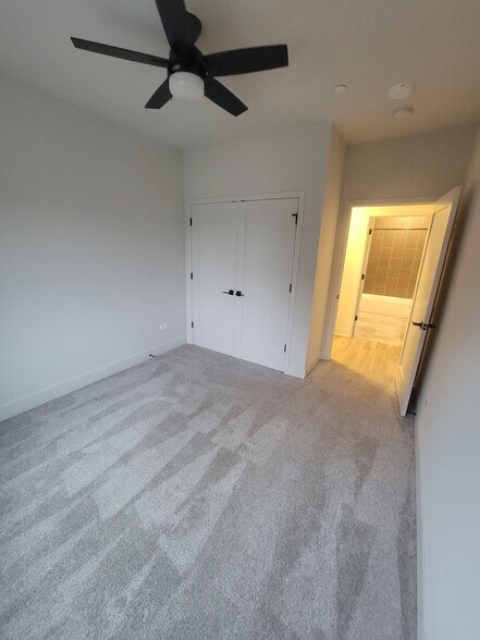 Building Photo - 302 W Liberty Dr