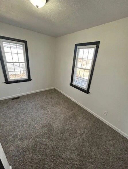 Building Photo - 11 Hissrich St