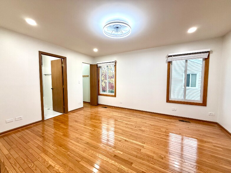 Building Photo - 2449 Carlton Dr