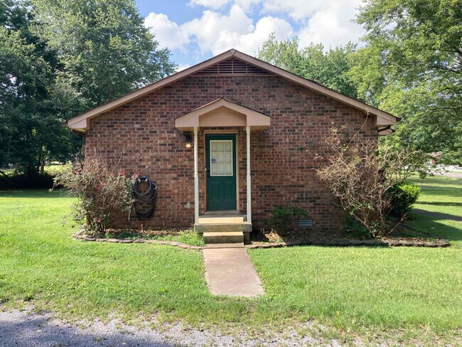 Building Photo - 1011 Oakwood Rd