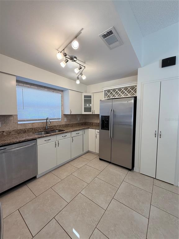 Building Photo - 8813 Magnolia Ct