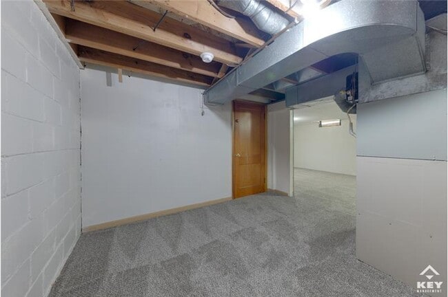 Building Photo - 209 S Custer Ave