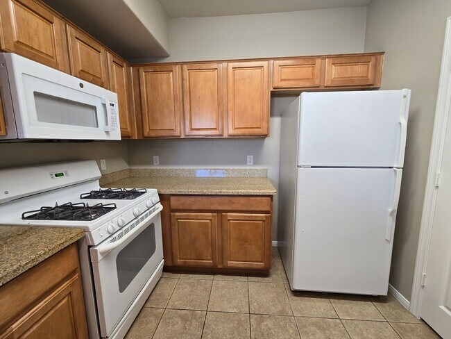 Building Photo - Awesome 2 bedroom 2 bath unit!