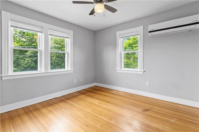 Building Photo - 291 Maple Ave