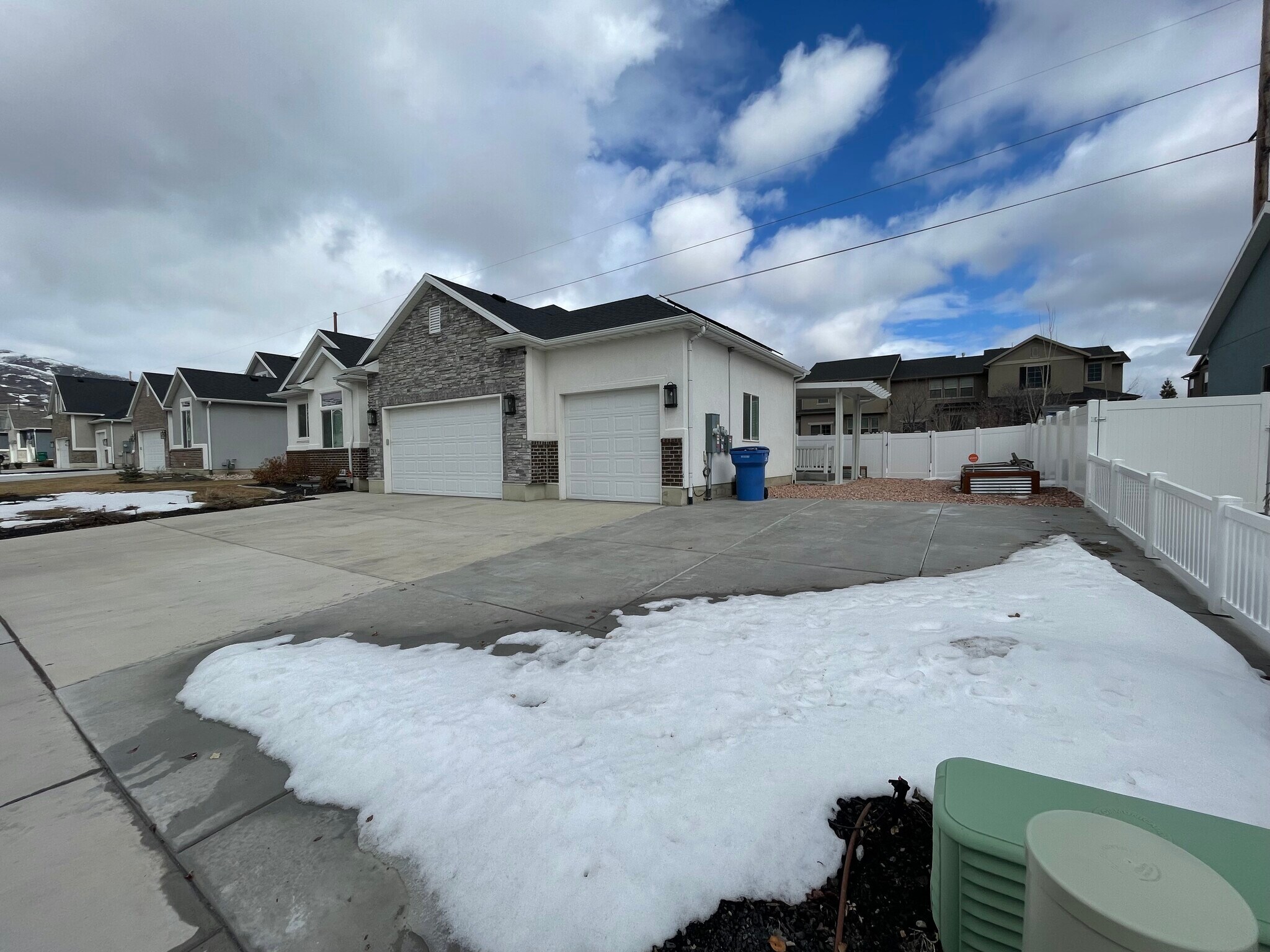 Building Photo - 3288 N 200 W