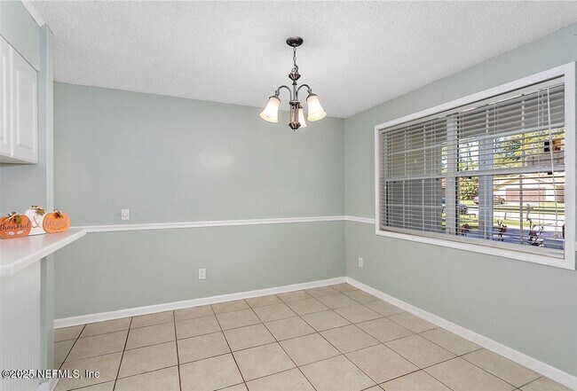 Building Photo - 3386 Chrysler Dr