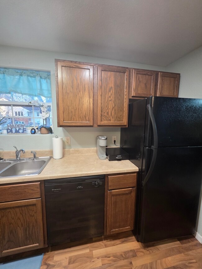 Building Photo - Oasis on F