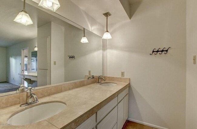 Building Photo - 6129 E Edgemont Ave