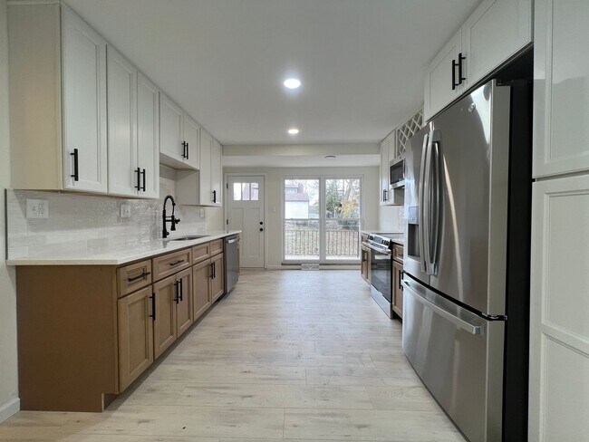 Building Photo - 1120 Gilbert Ave