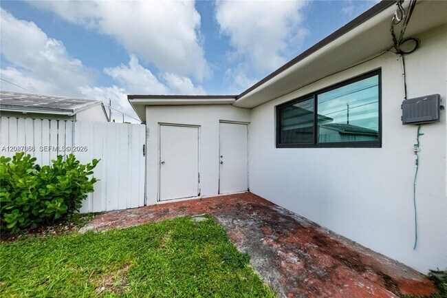 Building Photo - 30 NW 56th Ct