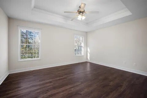 Building Photo - 1143 S Elmwood Ave