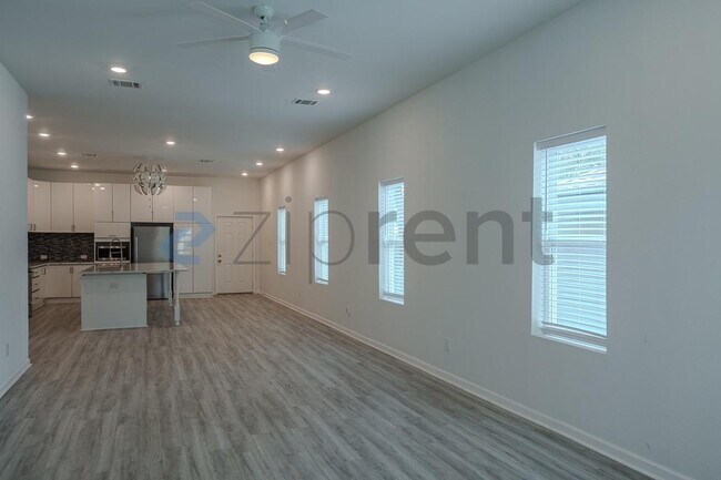 Building Photo - Unit