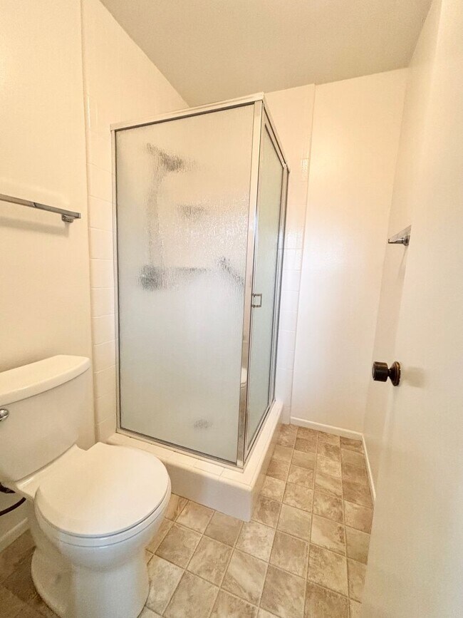 Building Photo - Spacious 4 Bedroom Home Available Now!
