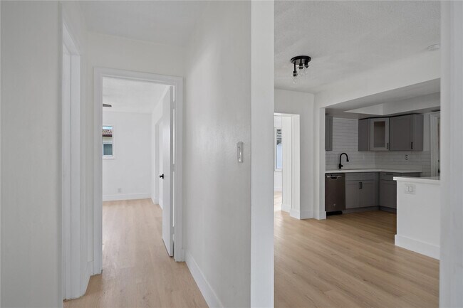 Building Photo - 4510 NW 49th Dr