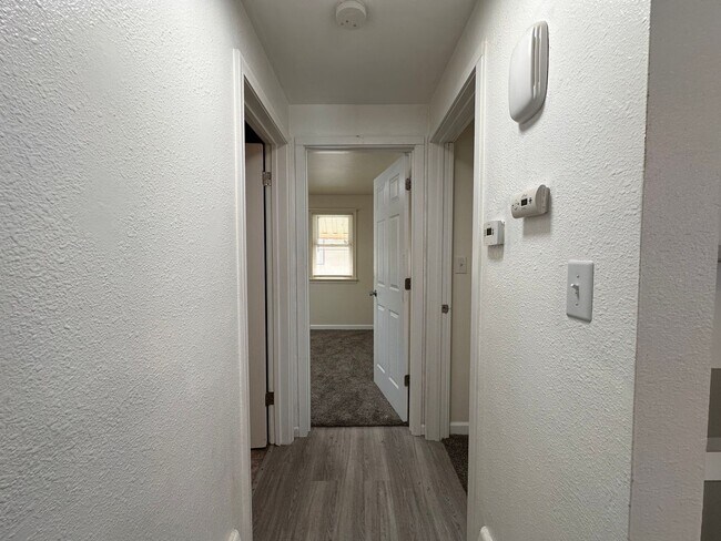 Building Photo - Recently Renovated 3 Bedroom 1 Bath Single Family Home!