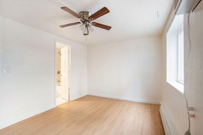 Building Photo - Beautiful 1 Bed, 1 Bath Condo on Speer- Ch...