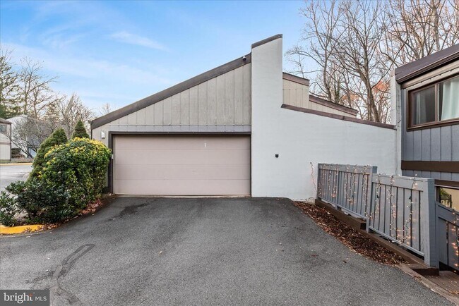 Building Photo - 2337 Glade Bank Way