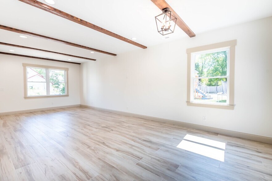 Building Photo - 261 Gay St