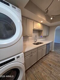 Building Photo - 10444 N 69th St