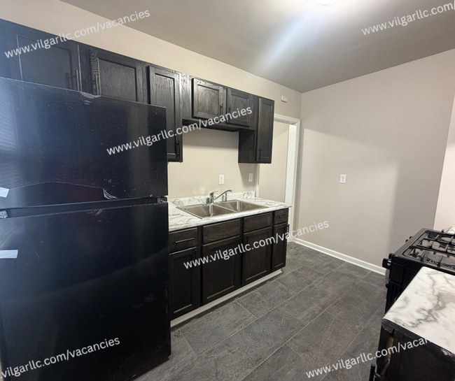 Building Photo - Newly Renovated 2-Bedroom • 1-Bathroom Home