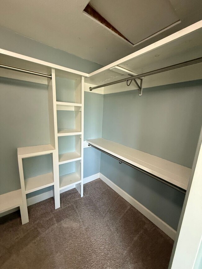 Building Photo - 635 Aliento Way