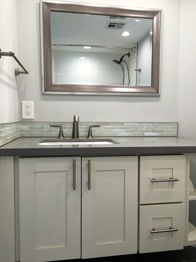 Building Photo - 2/2/2 Liliuokalani Gardens condo, Waikiki, Spacious, Great Views & Amenities