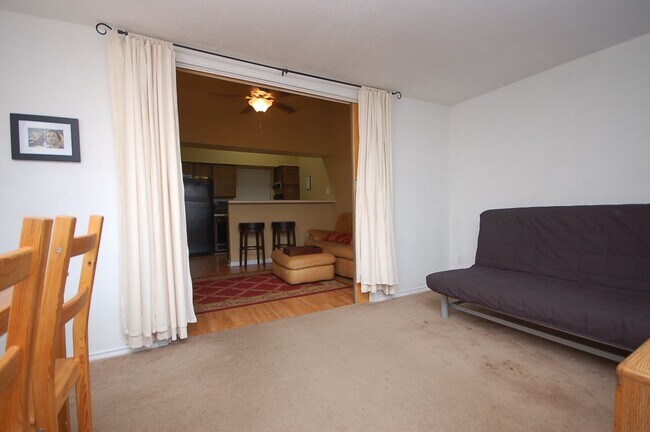 Building Photo - Buena Vista Apt. 312