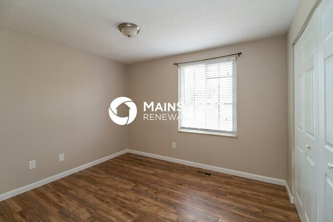 Building Photo - 4 Bedroom Pet-Friendly Home in Louisville, KY with Main Street Renewal