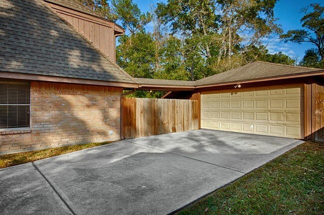 Building Photo - 3314 Falling Brook Dr