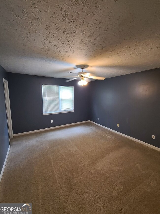 Building Photo - 216 Valley View