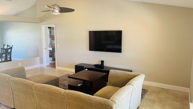 Building Photo - Lovely 4/2 in the Gated Lake Fisher Estate...