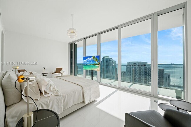 Building Photo - 300 Biscayne Blvd Way