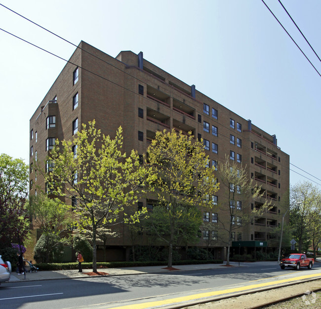 Primary Photo - Beacon Street Apartments, 1111