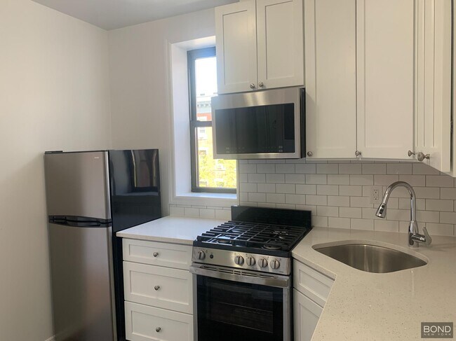 Primary Photo - 717 9th Ave