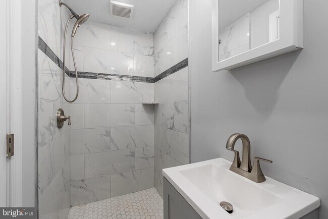 Building Photo - 1401 18th Pl SE