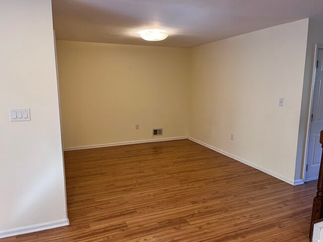 Building Photo - 808 Pebble Creek Ct
