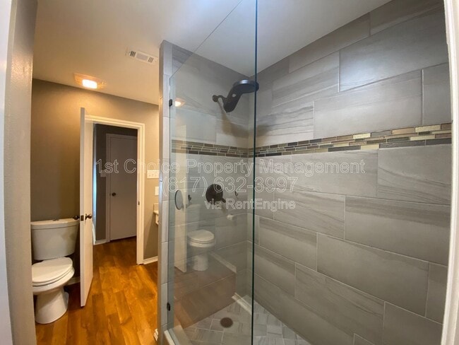 Building Photo - 6 1 Main Pl