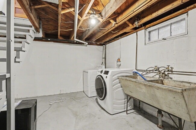 Building Photo - 1 Bedroom Rental Duplex in Midland- $1000/month