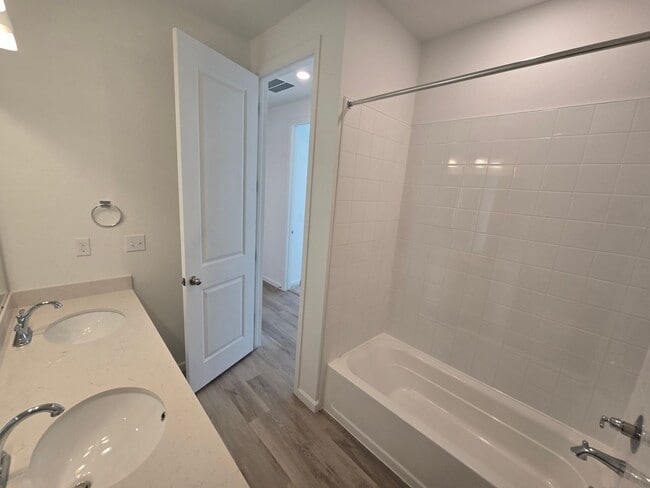 Building Photo - Brand New Aurora Highlands Ranch