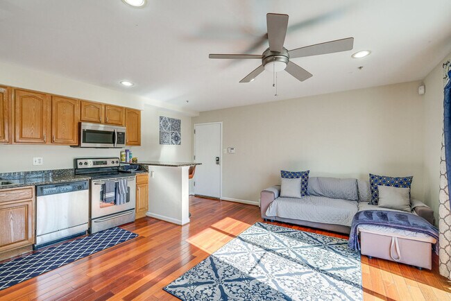 Building Photo - 450a Condon Terrace SE