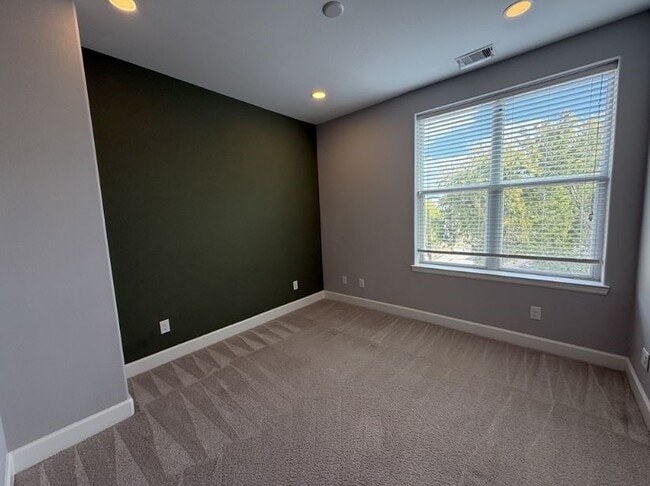 Building Photo - 2906 Baer St