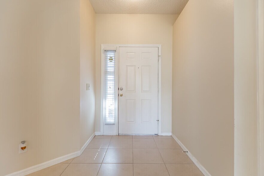 Building Photo - 471 Chapelwood Dr
