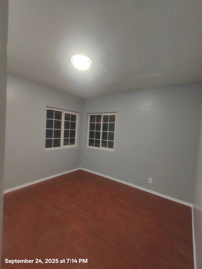 Building Photo - 3319 Roseview Ave