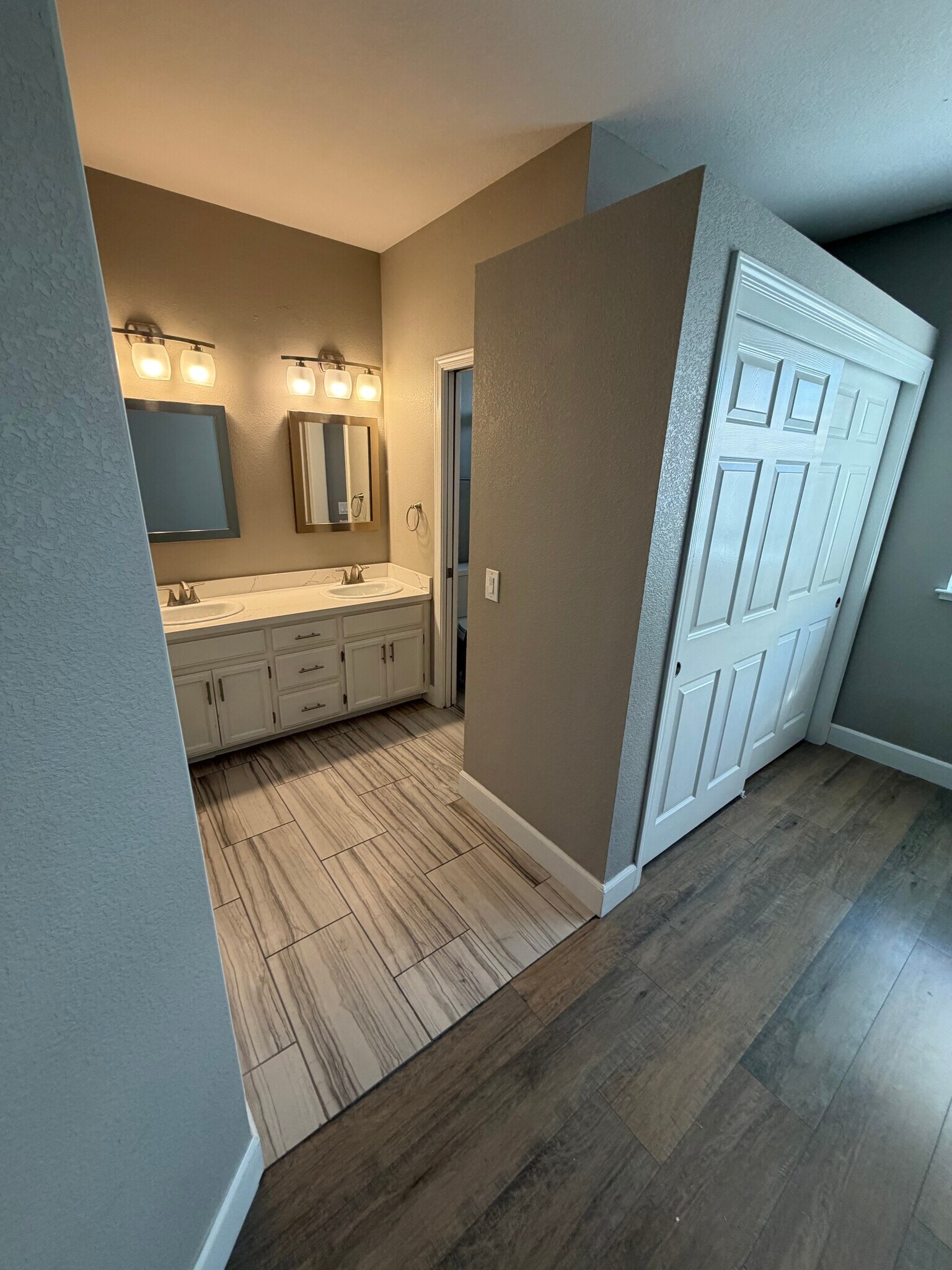 Building Photo - 1605 Paseo Flores Dr
