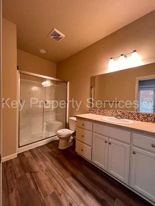 Building Photo - AVAILABLE NOW! Hazel Dell 5 Bedroom Close ...