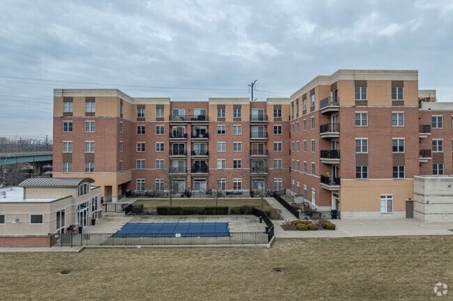 Alternate Image - West Market Street Condominiums