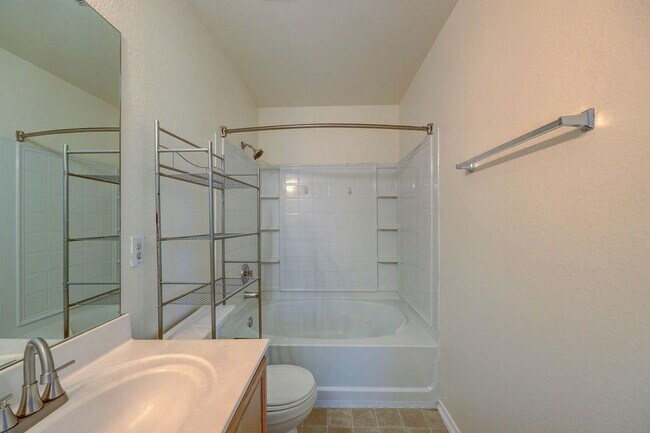Building Photo - 129 Dove Song Dr