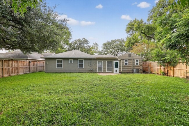 Building Photo - 9614 Panola Way