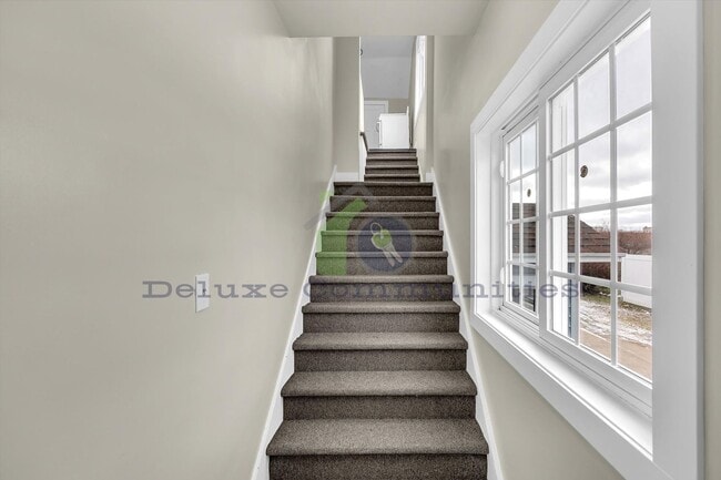 Building Photo - Completely Remodeled 2 Bed- Available Now!!